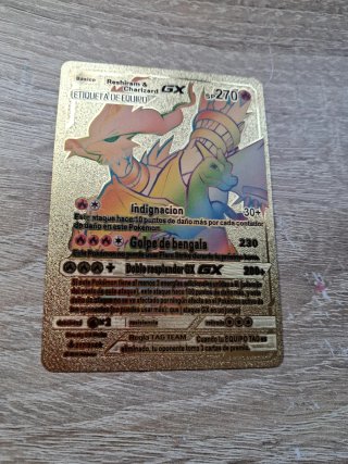 Carta Pokémon Reshiram & Charizard GX Dorada