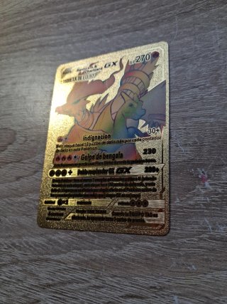 Carta Pokémon Reshiram & Charizard GX Dorada