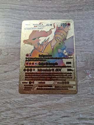 Carta Pokémon Reshiram & Charizard GX Dorada