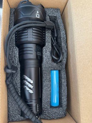 Linterna LED Profesional Largo Alcance
