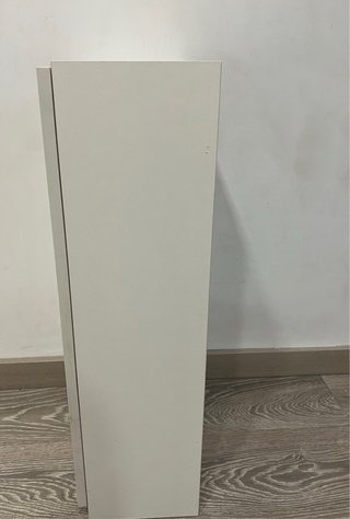 Mueble de baño con lavabo y espejo