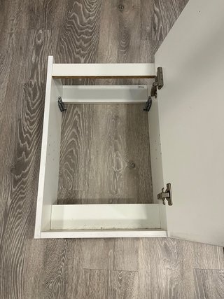 Mueble de baño con lavabo y espejo