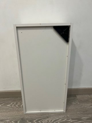 Mueble de baño con lavabo y espejo