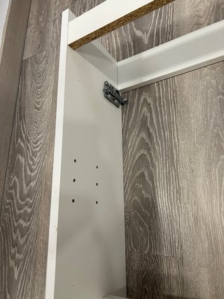 Mueble de baño con lavabo y espejo