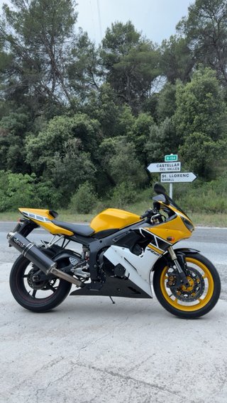 Yamaha YZF R6 2005 Moto Deportiva