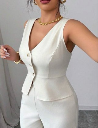 Traje de mujer beige y blanco