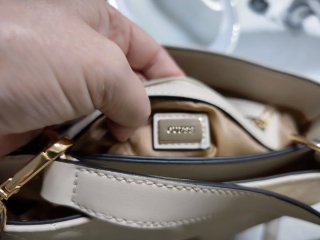 Bolso Guess Beige Nuevo
