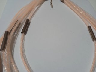 Collana multifilo rosa con dettagli bronzo donna