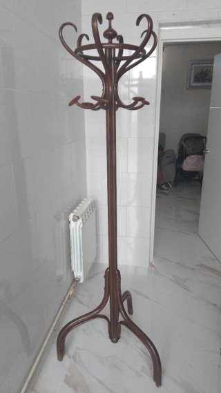 Perchero de madera antiguo