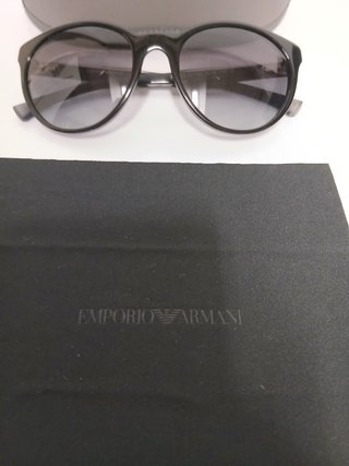 Gafas de sol Emporio Armani negras y grises