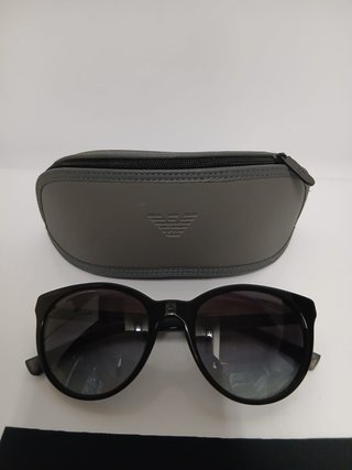 Gafas de sol Emporio Armani negras y grises