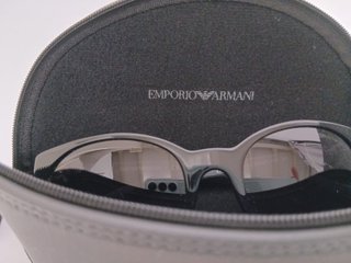 Gafas de sol Emporio Armani negras y grises
