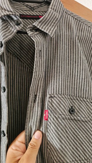 Camisa Levi's Rayas Gris y Blanco
