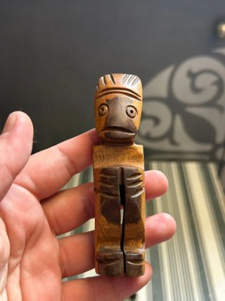 Lote 3 figuras africanas de madera talladas a mano
