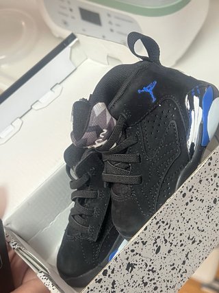 Tenis Jordan Bebé Negro y Azul