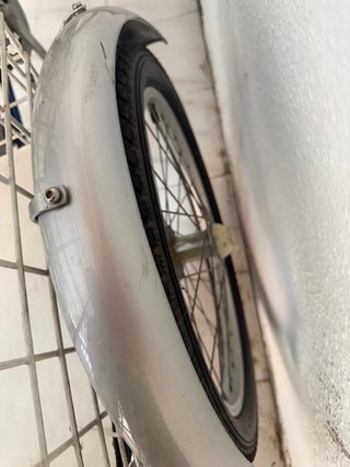 Triciclo Eléctrico Azul con Cesta