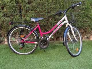 Bicicleta Trekking Blanca y Rosa