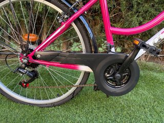 Bicicleta Trekking Blanca y Rosa