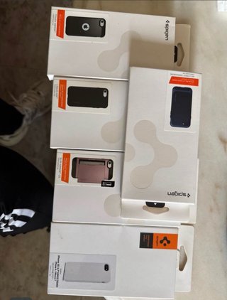 Fundas Spigen para iPhone SE