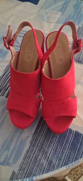 Zapatos de tacón rojos