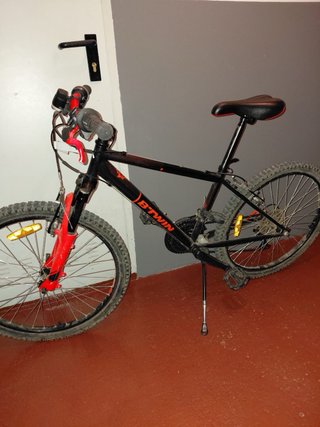 Bicicleta niño/a negra y naranja fosforito