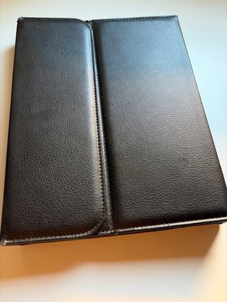 Custodia con tastiera universale per tablet 9.6-11