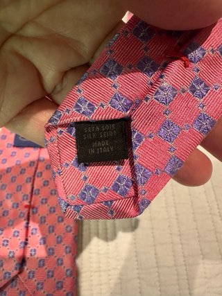 Corbata rosa con estampado floral