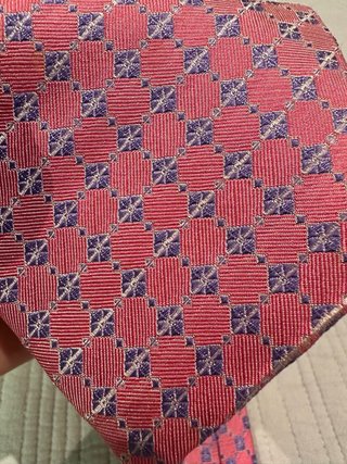 Corbata rosa con estampado floral