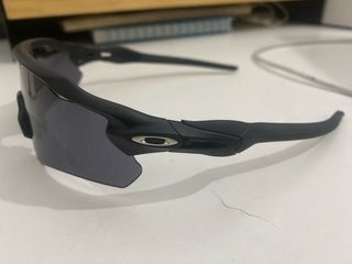 Lentes Oakley Negros y Grises