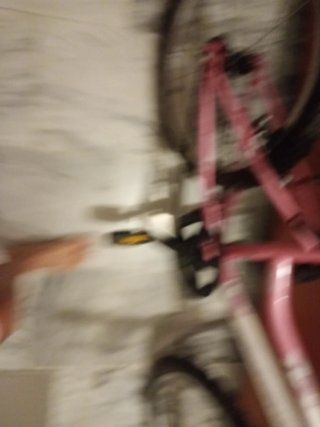 Bicicleta infantil rosa y blanca