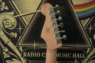 GUITARRA SQUIRE USADA UNA SOLA VEZ