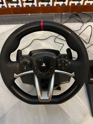 PlayStation 5 con 2 mandos, juegos y volante