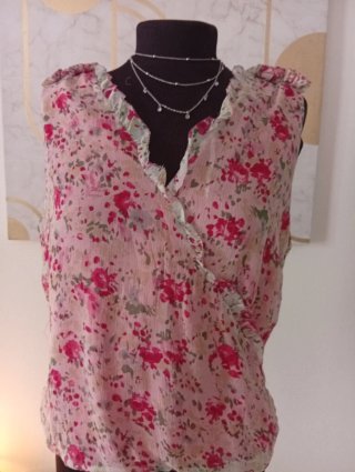 Blusa floral sin mangas