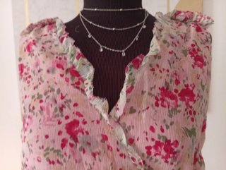Blusa floral sin mangas