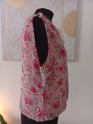 Blusa floral sin mangas