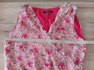 Blusa floral sin mangas