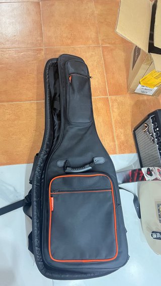 Guitarra Eléctrica Fender + Amplificador