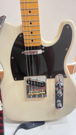 Guitarra Eléctrica Fender + Amplificador