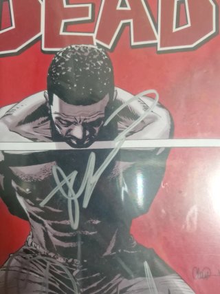 THE WALKING DEAD CGC 9.6 CON FIRMAS