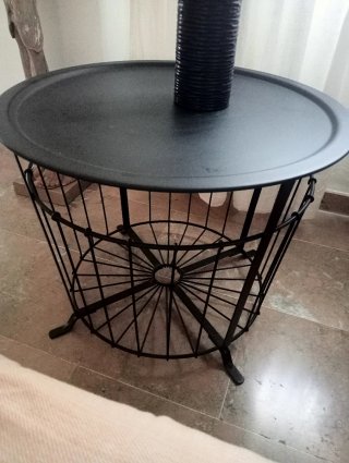 Mesa auxiliar redonda negra.diametro 60cm