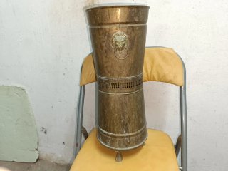 Paragüero antiguo latón con león