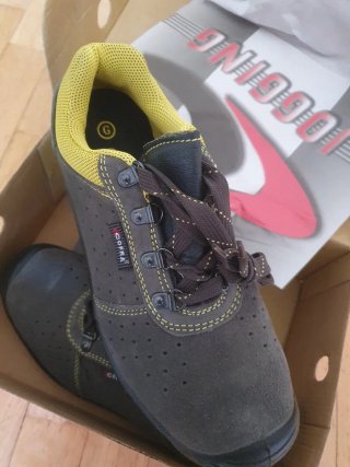 Zapatillas de trabajo grises y amarillas