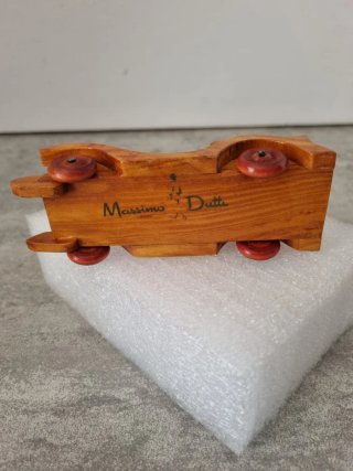 Coche de madera clásico