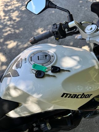 Macbor Stormer R Blanca y Negra