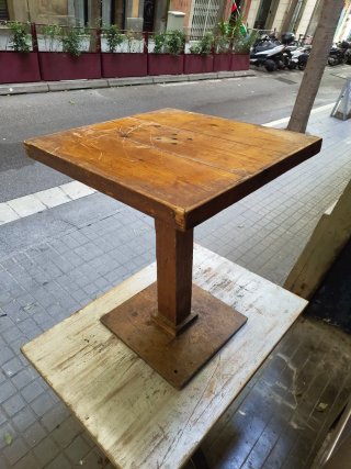 Mesa de roble rústica