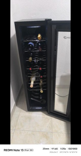 Nevera de vinos negra