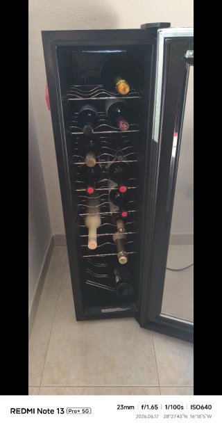 Nevera de vinos negra