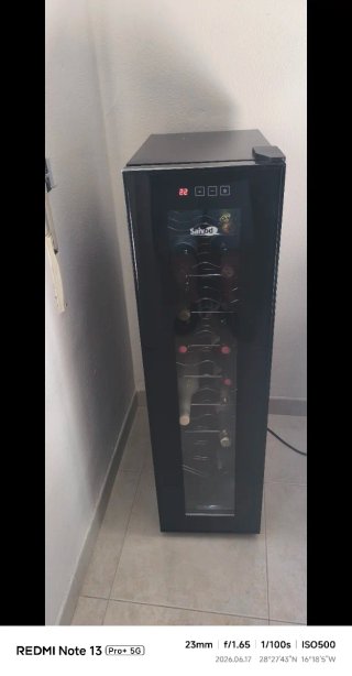 Nevera de vinos negra