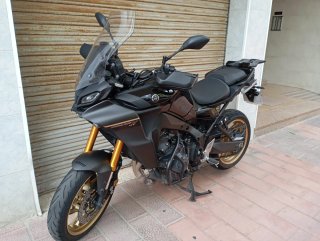 Yamaha Tracer 9 GT Negra y Dorada