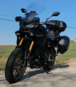 Yamaha Tracer 9 GT Negra y Dorada